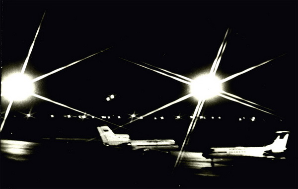 ночной аэропорт. фото игоря гольдберга